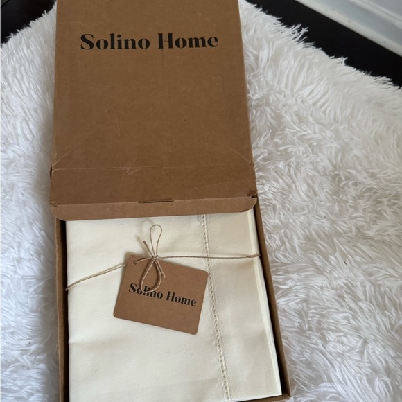 Solino Home Ivory Cloth Napkins Set of 6 - Cotton Linen Dinner Napkins 20 x 20 - Picture 4 of 5
